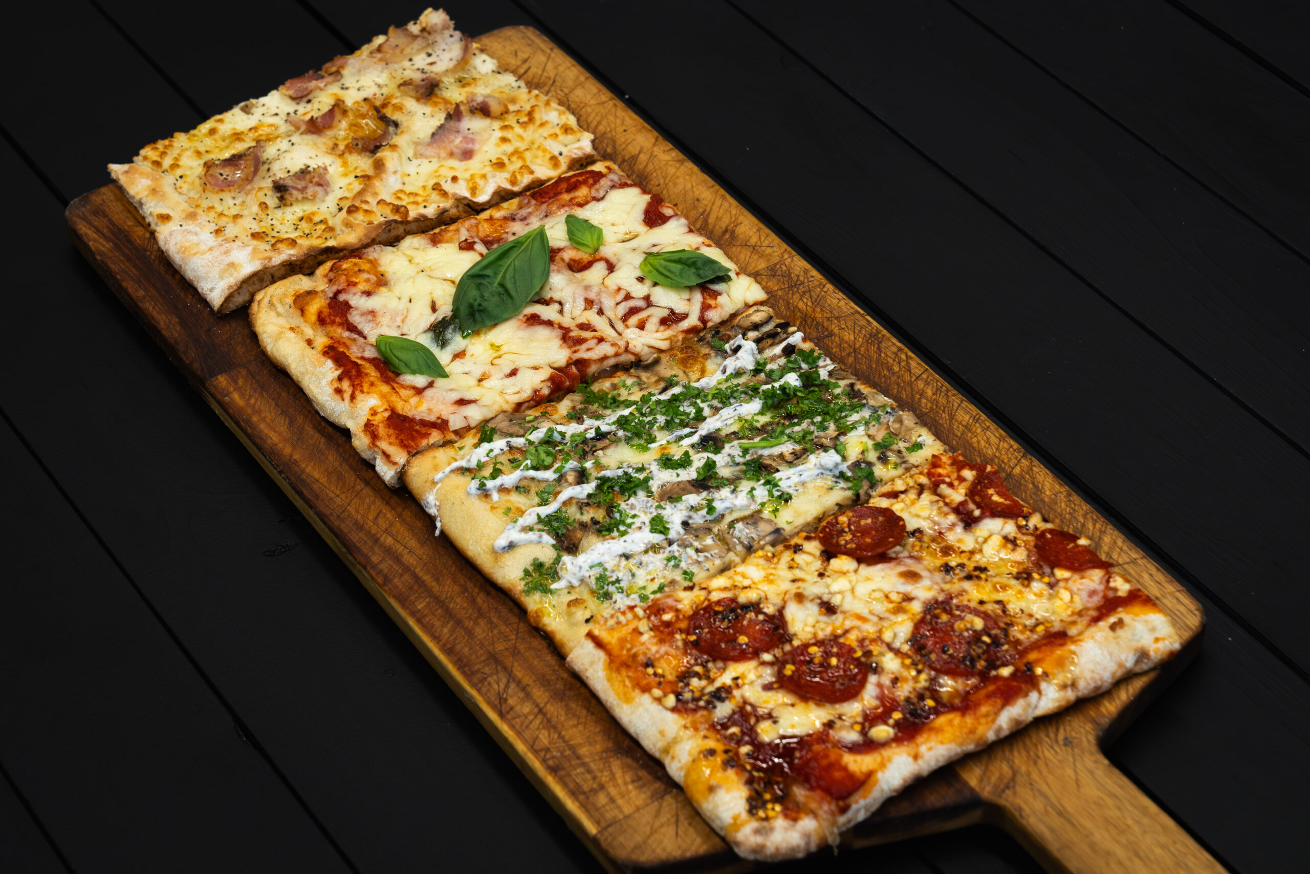 neljä pizzaa läheltä